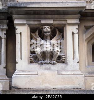 Turin, Corso Francia, Casa dei DraghiPalazzo della Vittoria von Gottardo Gussoni (art nouveau house). Dragon detail on the facade Stock Photo