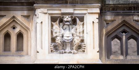 Turin, Corso Francia, Casa dei DraghiPalazzo della Vittoria von Gottardo Gussoni (art nouveau house). Dragon detail on the facade Stock Photo