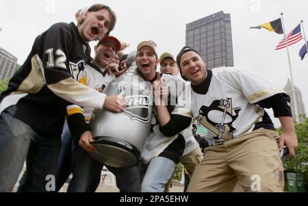 https://l450v.alamy.com/450v/2pa5ehw/pittsburgh-penguins-hockey-fans-hold-an-inflatable-replica-of-the-stanley-cup-and-cheer-for-their-team-outside-the-mellon-arena-in-pittsburgh-friday-may-9-2008-the-penguins-take-on-the-philadelphia-flyers-in-game-1-of-the-nhl-hockey-eastern-conference-finals-ap-photokeith-srakocic-2pa5ehw.jpg