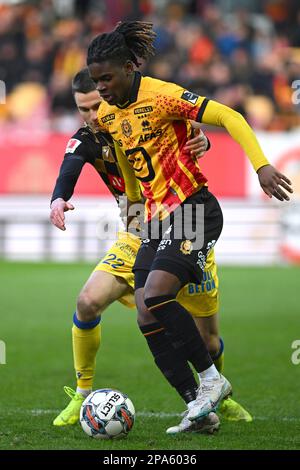 Deinze's Gaetan Hendrickx and RSCA Futures' Agyei Enock fight for the ball  during a soccer match between RSC Anderlecht Futures and KMSK Deinze,  Sunday 14 August 2022 in Anderlecht, on day 1