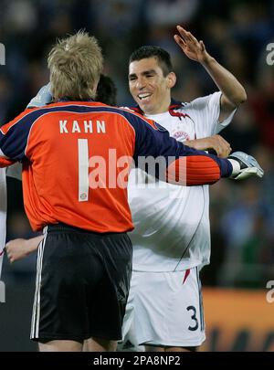 Bayern Munich's goalkeeper Oliver Kahn saves the sudden death penalty ...