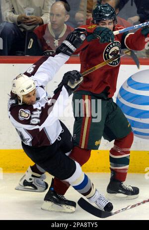 Colorado Avalanche's Ryan Smyth, left, is congratulated by Ian