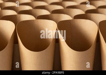 Cardboard takeaway cartons containers in rows, with no branding. Sustainable biodegradable plastic free eco friendly packaging Stock Photo