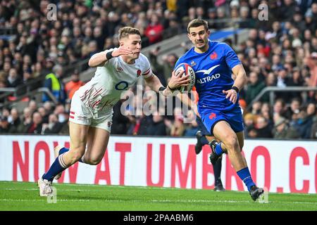 Thomas Ramos of France evades the tackle of Freddie Steward of England during the 2023 Guinness 6 Nations match England vs France at Twickenham Stadium, Twickenham, United Kingdom, 11th March 2023 (Photo by Craig Thomas/News Images) in, on 3/11/2023. (Photo by Craig Thomas/News Images/Sipa USA) Credit: Sipa USA/Alamy Live News Stock Photo