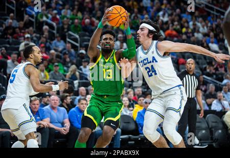 March 10 2023 Las Vegas, NV, U.S.A. Oregon guard Jermaine Couisnard (5)goes to the hoop during the NCAA Pac 12 Men's Basketball Tournament Semifinals between Oregon Ducks and the UCLA Bruins. UCLA beat Oregon 75-56 at T Mobile Arena Las Vegas, NV. Thurman James/CSM Stock Photo