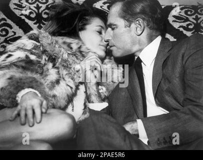 Diana Muldaur, Charlton Heston, on-set of the Film, 'Number One', United Artists, 1969 Stock Photo