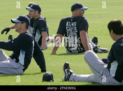 Atlanta Braves pitcher Steve Avery, left, celebrates the Braves