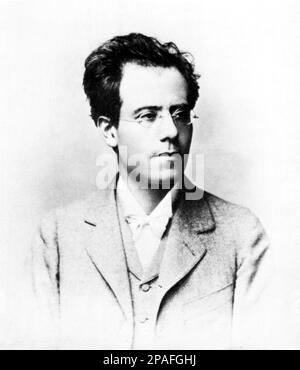 The bohemian-born Austrian music composer GUSTAV MAHLER ( 1860 - 1911 ) . Considered a composer of the highest rank for his nine symphonies  , his songs , etc , he was more celebrated in his lifetime as an opera conductor - MUSICA CLASSICA - CLASSICAL - COMPOSITORE - MUSICISTA - portrait - ritratto - occhiali - lens - papillon - tie bow - cravatta   ----      ARCHIVIO GBB Stock Photo