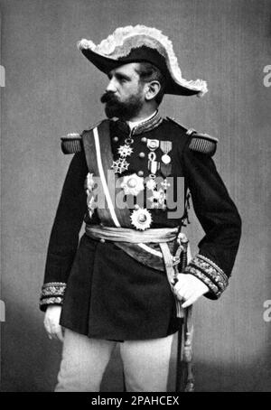 1880 ca : GEORGES BOULANGER  ( April 29, 1837 – September 30, 1891) was a French general and reactionary politician . In this photo in General military uniform  - POLITICO - POLITICA - POLITIC  - foto storiche - foto storica - portrait - ritratto - beard - barba  - military uniform - divisa - uniforme militare - baffi - moustache - generale - hat - cappello - feluca - medaglie - medals - profilo - profile  ---- Archivio GBB Stock Photo