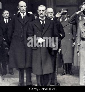 1937 ca. , Roma , Italy : The english Arthur Neville Chamberlain ( 1869 –  1940 ) was a British Conservative politician and Prime Minister of the United Kingdom from 1937 to 1940. in this photo just after a meeting with talian Fascist Duce BENITO MUSSOLINI . Chamberlain's legacy is marked by his policy regarding the appeasement of Adolf Hitler and Nazi Germany with his signing of the Munich Agreement in 1938, conceding Czechoslovakia to Hitler. In the same year he also gave up the Irish Free State Royal Navy ports.   After working in business and local government and a short spell as Director Stock Photo