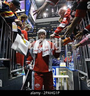 Eastern Conference forward Eric Staal, of the Carolina Hurricanes, smiles  after being named the Most Valuable Player during the NHL All-Star hockey  game Sunday, Jan. 27, 2008 in Atlanta. Stall had two