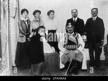 1916 ca. , Lyon , France  : Fugitive king NICHOLAS  I, King of Montenegro ( 1841 - 1921 ) and Queen MILENA  ( 1847 – 1923 ) and family in their retreat .  Left to right: the Princess VERA , Princess XENIE, Princess   MELETZA ( wife of Prince Danilo ), M. Miouchikovitch , President of the Counsul, and the Crown  Prince DANILO ( 1871 - 1939 )  , in Lyons, France in exile . The King NICHOLAS I of MONTENEGRO and Queen Milena  Vukotic of MONTENEGRO  are the Parents of Queen of  Italy ELENA ( Helene of Montenegro , 1873 - 1952 ) . Nicholas was the only king of Montenegro, reigning as king from 1910 Stock Photo