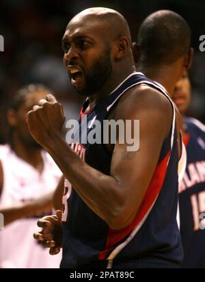 Miami Heat guard Anfernee 'Penny' Hardaway poses with Shaquille O'Neal (32)  at media day. (AP Photo/J. Pat Carter Stock Photo - Alamy