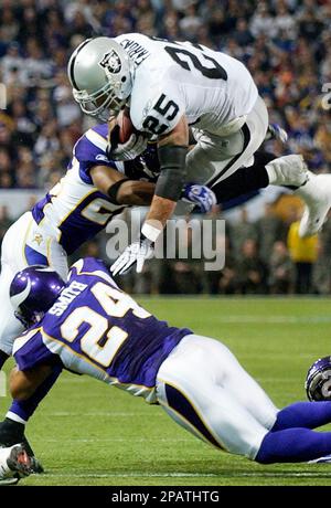 Minnesota Vikings' defenders Antoine Winfield (26) and Dontarrious