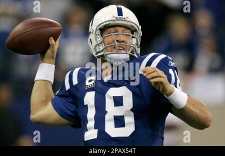 Indianapolis Colts QB Peyton Manning answers questions on Super Bowl XLI  Media Day at the Dolphins Stadium in Miami on January 30, 2007. (UPI  Photo/Roger Wollenberg Stock Photo - Alamy