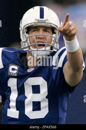 Indianapolis Colts QB Peyton Manning answers questions on Super Bowl XLI  Media Day at the Dolphins Stadium in Miami on January 30, 2007. (UPI  Photo/Roger Wollenberg Stock Photo - Alamy