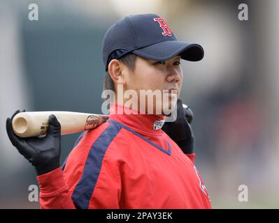 BOSTON, United States - Tomoyo Matsuzaka (R), the wife of Boston Red Sox  pitcher Daisuke Matsuzaka