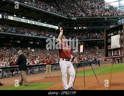 Houston Astros second baseman Craig Biggio acknowledges the crowd after  getting his 3,000th career hit in the seventh inning against the Colorado  Rockies at Minute Maid Park in Houston on June 28