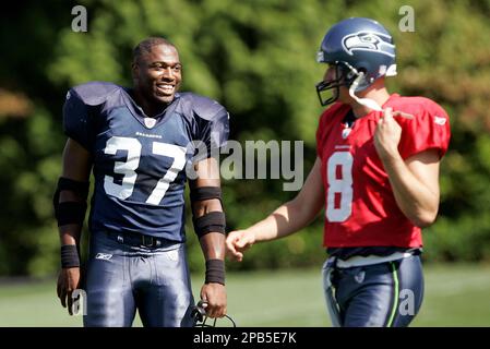 Seattle Seahawks former running back Shaun Alexander is recognized during  an NFL football game against the Green Bay Packers, Thursday, Nov. 15,  2018, in Seattle. (AP Photo/Elaine Thompson Stock Photo - Alamy