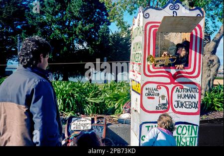 The Automatic Human Jukebox, American musician Grimes Poznikov playing a trumpet for tourists on Fisherman’s Wharf in San Francisco, California 1986. Stock Photo