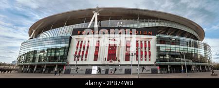 The Emirates Stadium is home to Premiership Team Arsenal Football Club, situated in Holloway, Islington, London. Known as 'The Gunners', Arsenal reloc Stock Photo