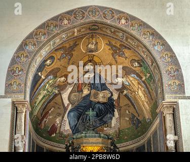 Byzantine dome of the apse behind the high altar of the basilica of Santa Maria Assunta in Messina. Messina, Sicily, Italy, Europe Stock Photo