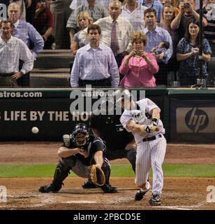 Houston Astros' Craig Biggio acknowledges the crowd at a baseball game  against the Colorado Rockies Friday, June 29, 2007 in Houston. (AP  Photo/Pat Sullivan Stock Photo - Alamy