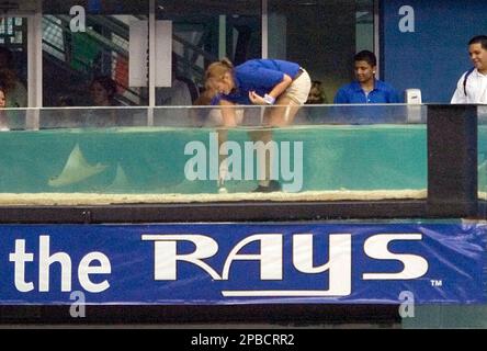 Luis Gonzalez hits first homer into the Rays Tank 