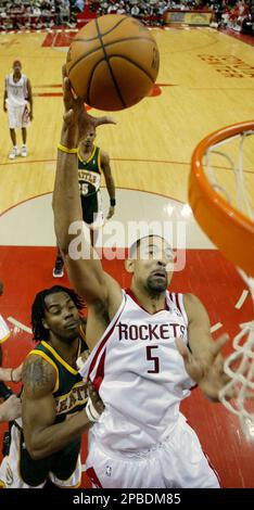 https://l450v.alamy.com/450v/2pbdm85/file-houston-rockets-juwan-howard-5-shoots-as-seattle-supersonics-chris-wilcox-left-defends-during-the-third-quarter-of-the-rockets-115-87-win-in-an-nba-basketball-game-in-this-march-29-2006-file-photo-in-houston-the-minnesota-timberwolves-acquired-frontcourt-help-for-kevin-garnett-sending-point-guard-mike-james-and-swingman-justin-reed-to-the-rockets-for-power-forward-juwan-howard-on-thursday-june-14-2007-ap-photodavid-j-phillip-2pbdm85.jpg