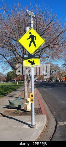 Economy Solar Powered Flashing LED PEDESTRIAN CROSSING Sign