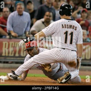 Houston Astros' Brad Ausmus swings the bat against the Pittsburgh Pirates  in Major League baseball Thursday, Aug. 10, 2006 in Houston. (AP Photo/Pat  Sullivan Stock Photo - Alamy