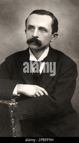 1890 ca : Sir James Matthew Barrie, 1st Baronet OM ( 1860 –  1937 ), more commonly known as  J. M. Barrie , was a Scottish novelist and dramatist. He is best remembered for creating PETER PAN , the boy who refused to grow up, whom he based on his friends, the Llewelyn Davies boys. . He was made a baronet in 1913  . - TEATRO - portrait - ritratto  - DRAMMATURGO - PLAYWRITER  - TEATRO - THEATRE - THEATER - cravatta - tie - collar - colletto - baffi - moustache - SCRITTORE - WRITER - LETTERATURA - LITERATURE ----  Archivio GBB Stock Photo