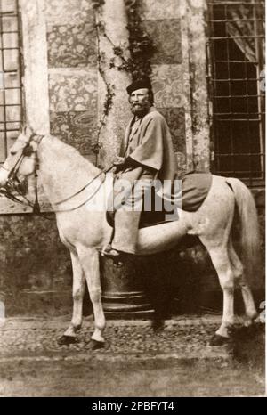 1860's : The italian politician GIUSEPPE GARIBALDI ( Nizza 1807 - Caprera 1882 ) , photo taken in Paris by photographer Alessandro DURONI and Teodoro MURER ( photographers from Milano , Italy ) - POLITICO - POLITICA - POLITIC  - Unita' d' Italia - Risorgimento  - foto storiche - foto storica - portrait - ritratto - beard - barba - horse - cavallo - equitazione ----  Archivio GBB Stock Photo