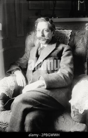 1910 ca ca :  The spanish music composer ENRIQUE GRANADOS ( 1867 - 1916 ), especially celebrated for the music inspired by the painter Goya . These GOYESCAS , originally composed as piano pieces , were later adapted into an Opera of the same name wich was successfully produced at the Metropolitan Opera Theatre of New York in 1916 . Shorthly afterward the composer went down with a torpedoed ship  - MUSICA CLASSICA - CLASSICAL - COMPOSITORE - MUSICISTA - portrait - ritratto -  COMPOSITORE - OPERA LIRICA - OPERETTA - CLASSICA - CLASSICAL - PORTRAIT - RITRATTO - MUSICISTA - MUSICA   - baffi - mous Stock Photo