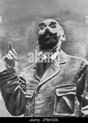 1919 : Henri Desire' LANDRU ( 12 april 1869 , Paris - 1922 Versailles ) french serial killer of ten woman and a young man . His history ixpired Charles Chaplin for the movie Monsieur Verdoux ( 1947 ) . In this photo during the trial - portrait - ritratto - serial-killer - assassino seriale - CRONACA NERA - mostro -  uxoricida - uxoricide - SERIAL KILLER ----  Archivio GBB Stock Photo