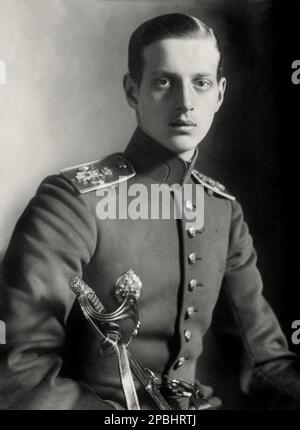 1918 ca : The russian Grand Duke Prince DIMITRI Pavlovich  of Russia ( 1891 - 1941 ), was a Russian imperial dynast, one of the few Romanovs to escape murder by the Bolsheviks after the Russian Revolution. He is known for being involved in the murder of the mystic peasant faith healer Grigori Rasputin , who he felt held undue sway over Tsar Nicholas II . Son of Grand Duke Paul Alexandrovich and a grandson of Alexander II of Russia; thus, he was a first cousin of Nicholas II of Russia. Dmitri Pavlovich's mother, Alexandra Georgievna of Greece was a daughter of George I of Greece and his Queen c Stock Photo