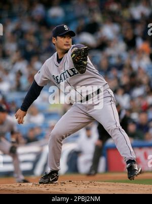 Seattle Mariners Cha Seung Baek delivers against the New York