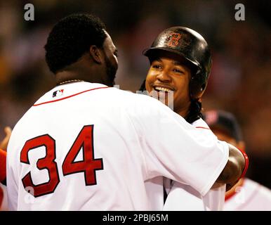 Manny Ramirez shows off new haircut in Fenway Park return