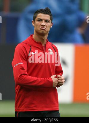 Cristiano Ronaldo arrives at Man Utd team hotel ahead of Chelsea