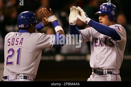 Video: Ian Kinsler waves to Rangers' dugout after hitting homer in