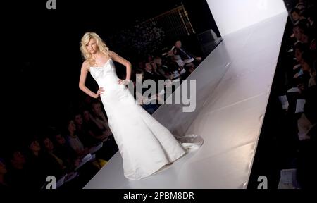 Kirstie kelly disney outlet wedding gowns