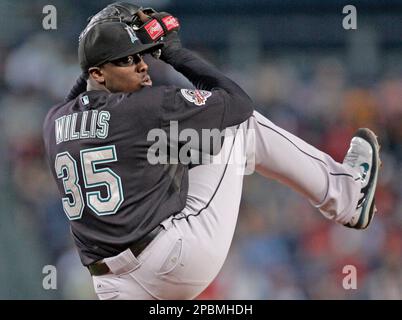 Florida Marlins starter Dontrelle Willis delivers a pitch during the first  inning of a spring training baseball game against the Baltimore Orioles,  Wednesday, March 7, 2007. (AP Photo/Charlie Riedel Stock Photo - Alamy