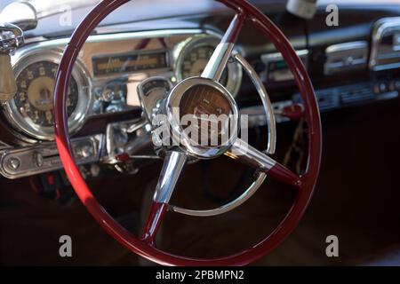 STEERING WHEEL HUDSON HORNET (©HUDSON MOTOR CAR CO 1951) AUTOMOBILE Stock Photo