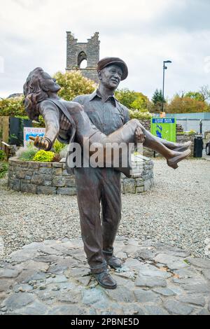 Bronze statue of John Wayne and Maureen O'Hara from 'The Quiet Man' film. Cong, Ireland Stock Photo