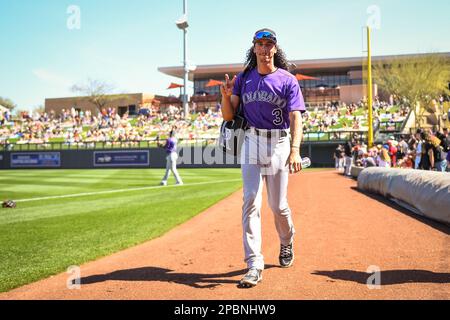 Glendale, United States. 24th Feb, 2023. Milwaukee Brewers left fielder  Jesse Winker (33) walks in the first inning of an MLB spring training  baseball game against the Kansas City Royals at American