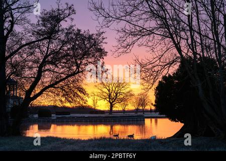 Sunrise along the River Thames. Henley on Thames, Oxfordshire, England Stock Photo