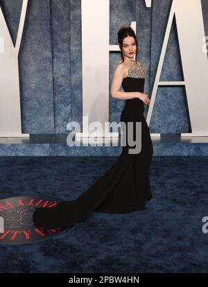 Dove Cameron attends the Vanity Fair Oscar Party at Wallis Annenberg ...