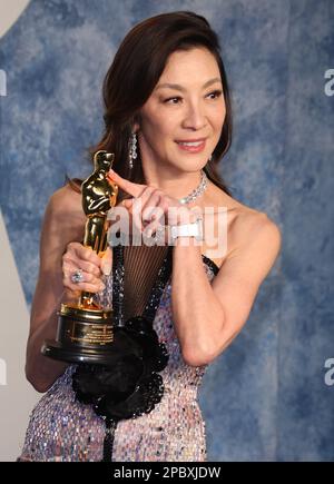 Michelle Yeoh Attends The 2023 Vanity Fair Oscar Party At Wallis ...