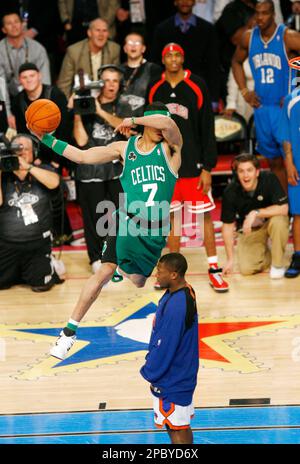 Gerald Green, from the Boston Celtics, jumps over last