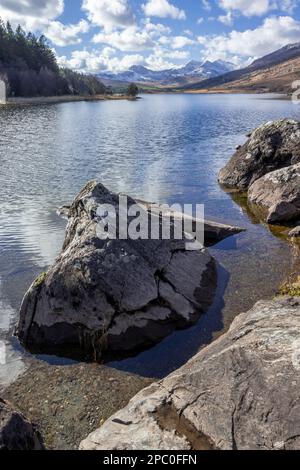 Llyn Mymbyr and Snowdon mountain with snow, North Wales Stock Photo